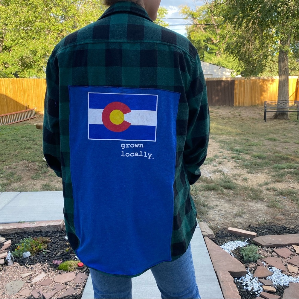 💚 Colorado Local Flannel 💚 - Picture 2 of 3
